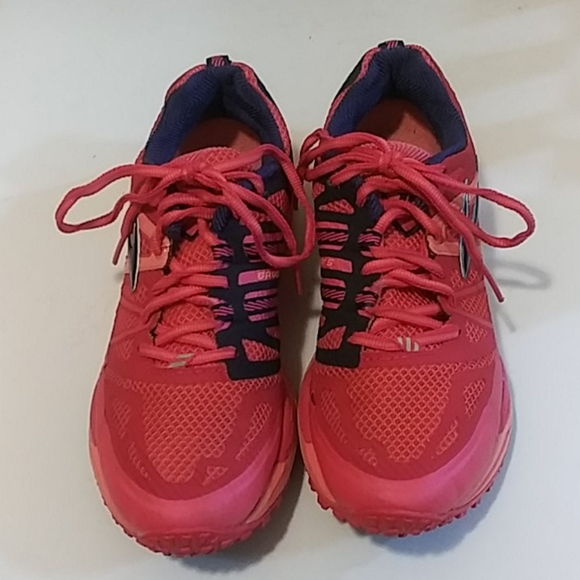 brooks cascadia size 9